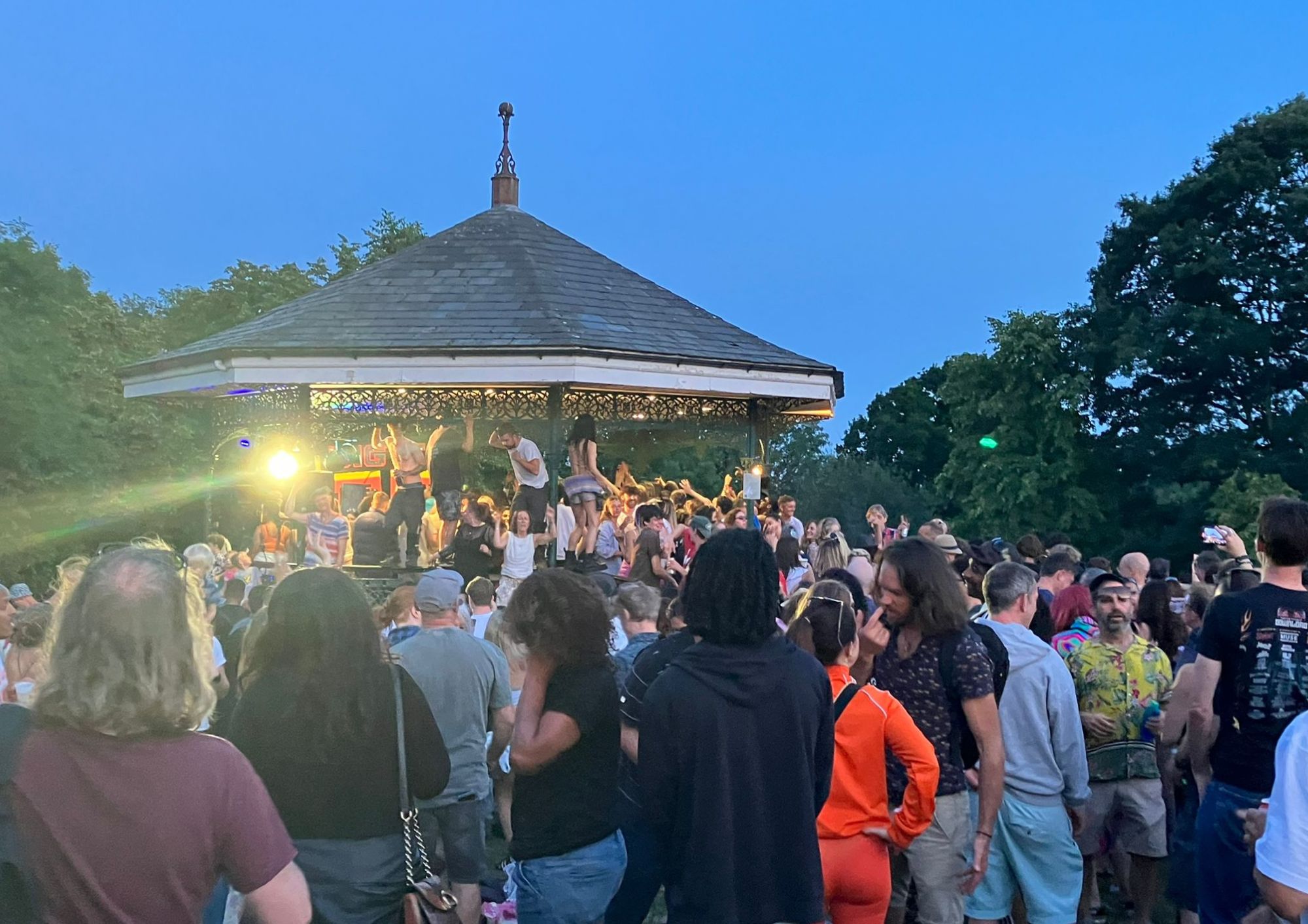 ‘David’ searches for girl in blue flowery dress bandstand