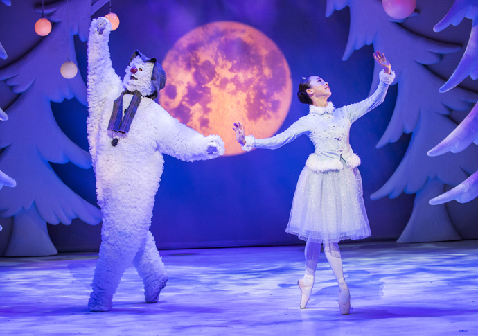 Snowman magic for our climate quiz champions Birmingham Repertory Theatre_The Snowman_Credit Tristram Kenton_5