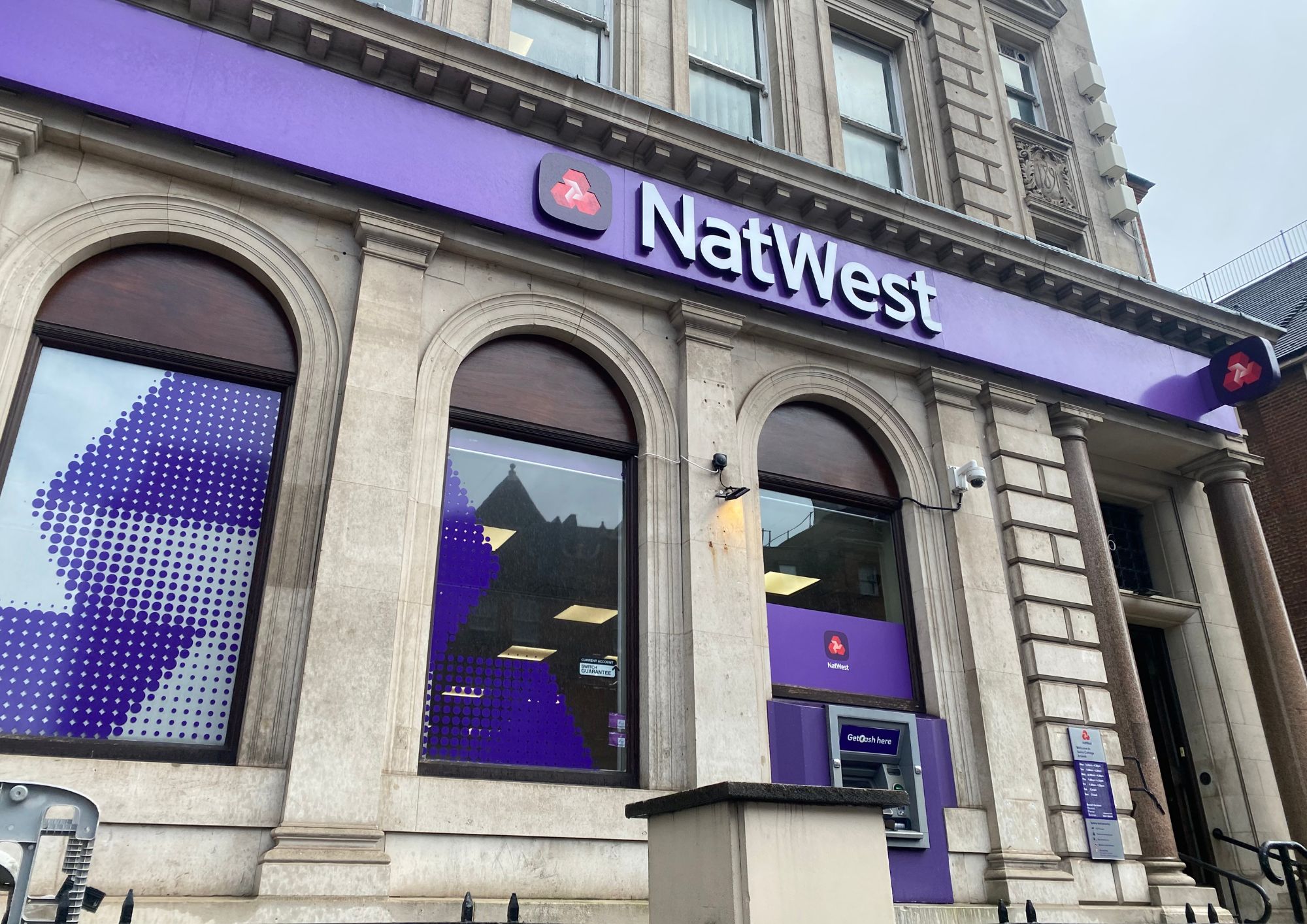 Last bank’s withdrawal from Finchley Road is a ‘bad day for NW3’ nat west finchley road