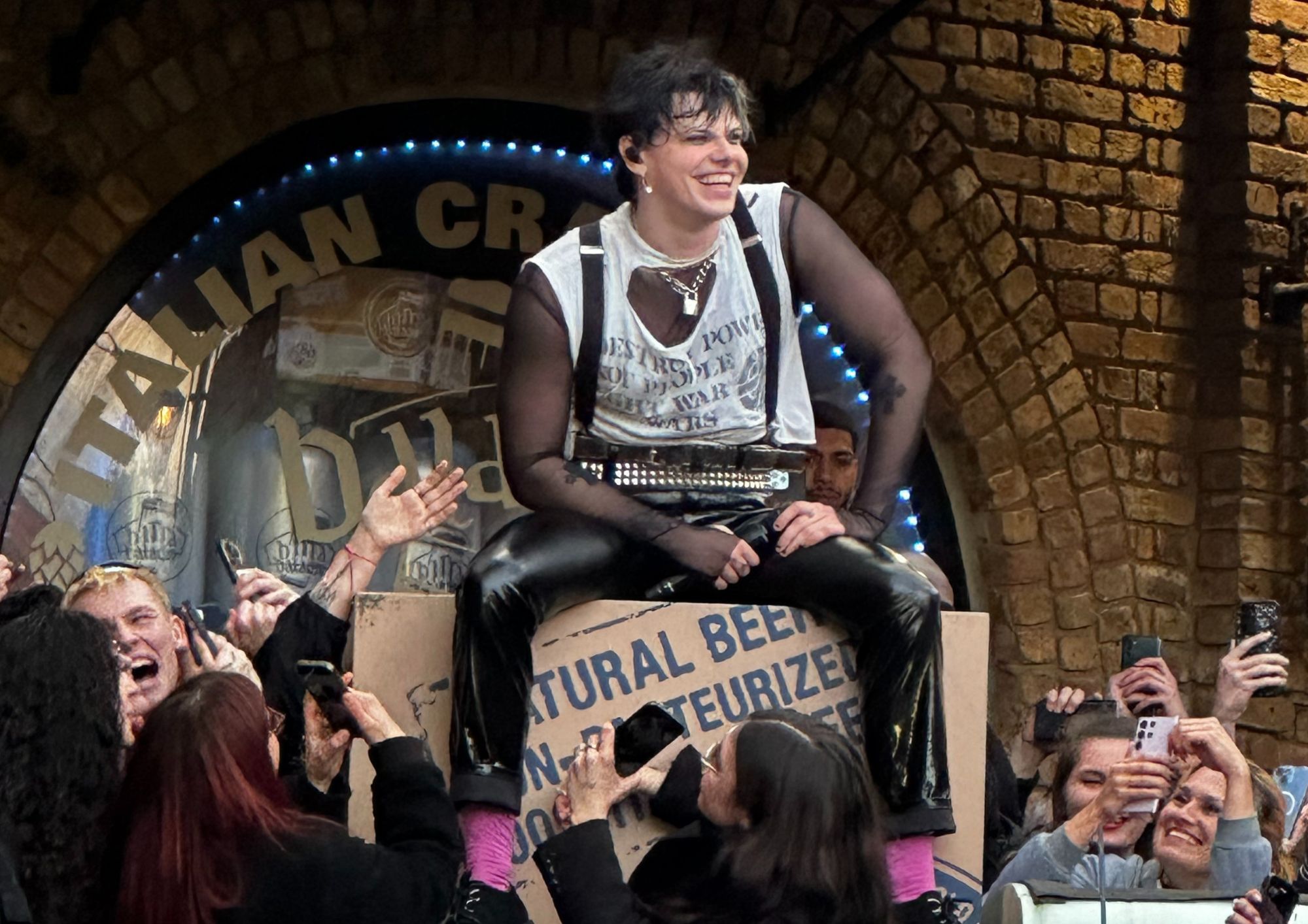 Yungblud fans descend on Camden Market for surprise open air market gig yungblud camden CREDIT FRANKIE BENSON